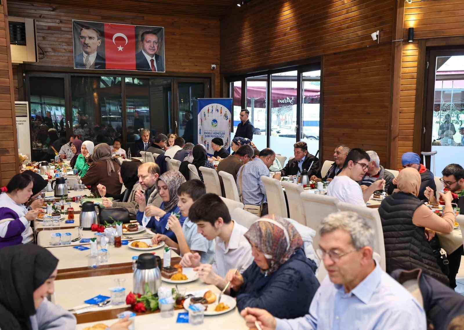 Başkan Alemdar, Beyaz Baston Günü&rsquo;nde görme engellilerle buluştu