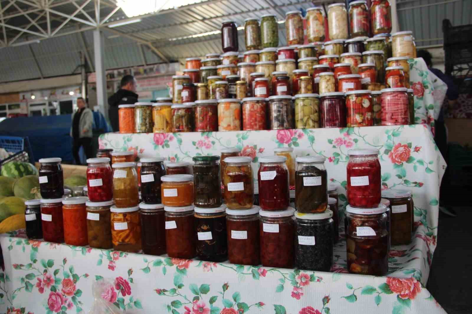 Menteşe&rsquo;de 25 farklı ev yapımı reçel tezgahı ilgi odağı