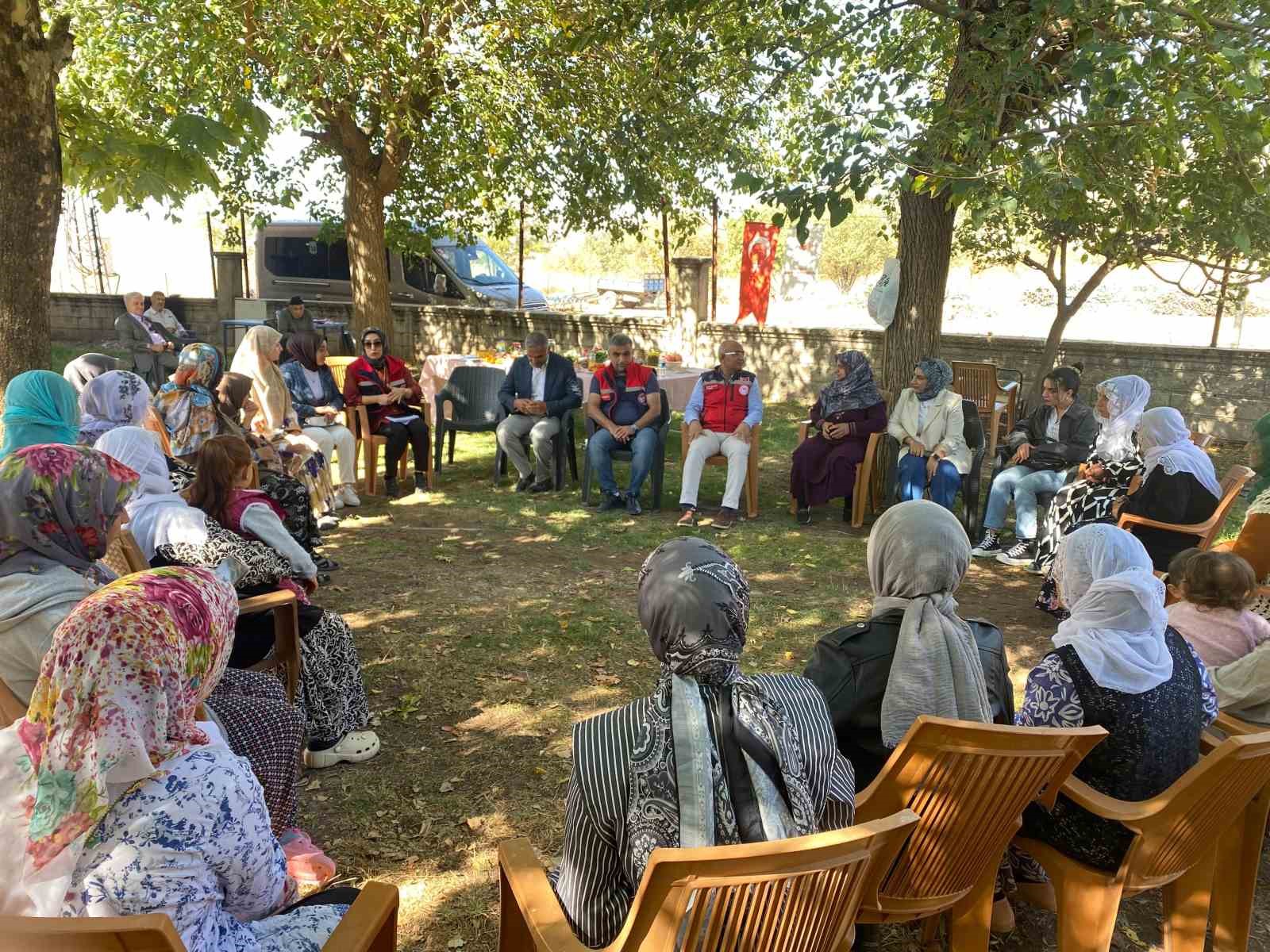 Tarım ve Orman Müdürü Şenverdi, kadın çiftçilerle bir araya geldi