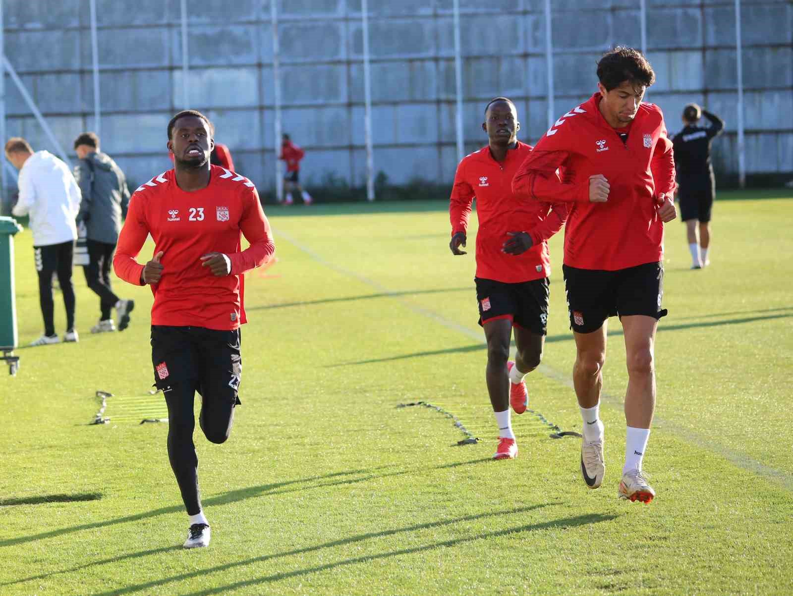 Osman Zeki Korkmaz: "Sivasspor’un hedefi play-off oynamak"
