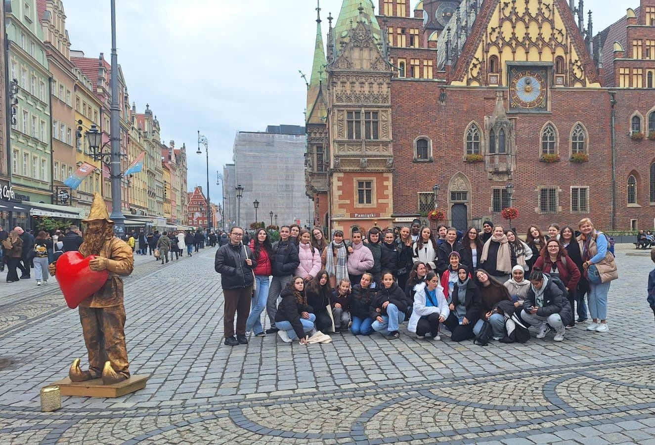 Nilüferli kız çocukları Polonya’da farklı kültürlerle buluştu
