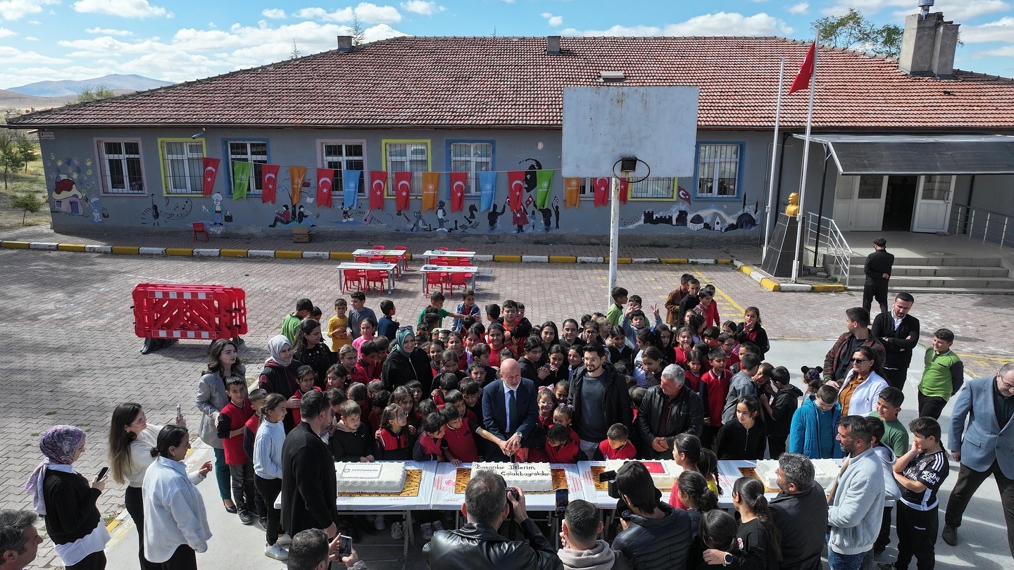 Başkan &Ccedil;olakbayrakdar, Mahzeminli &ccedil;ocuklarla &lsquo;Bir Dilim Mutluluk&rsquo;ta buluştu
