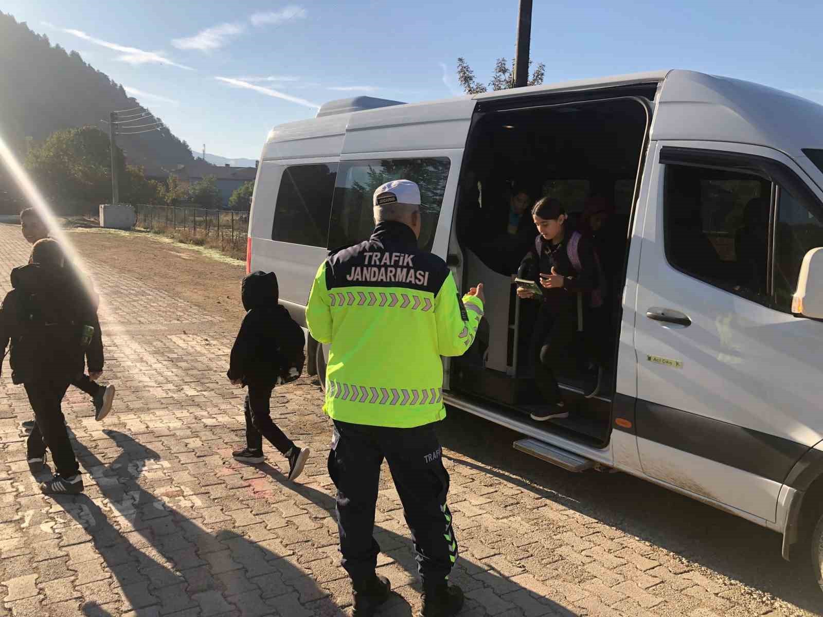 Eğirdir jandarmasından öğrencilere trafik dersi