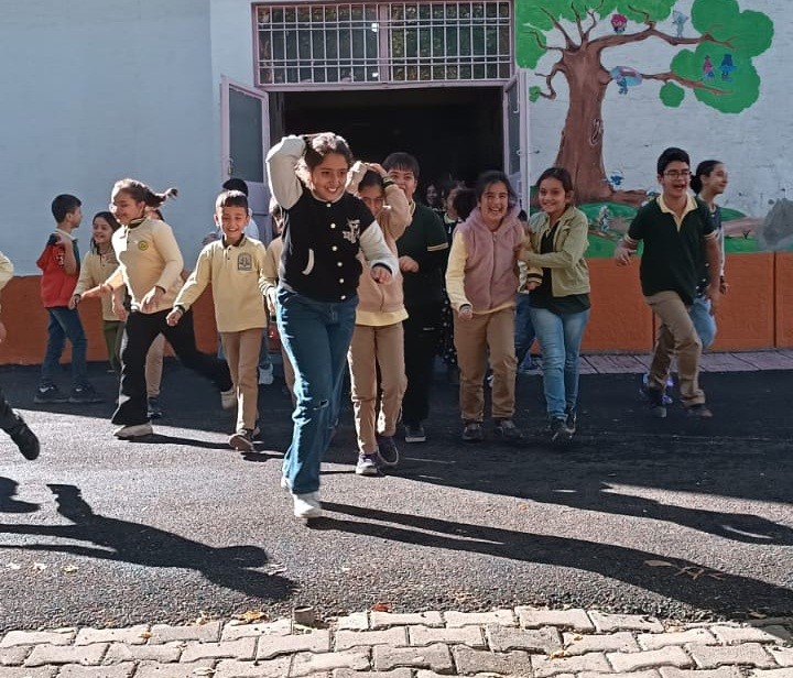 Diyarbakır&rsquo;da ilkokulda ger&ccedil;eği aratmayan tatbikat
