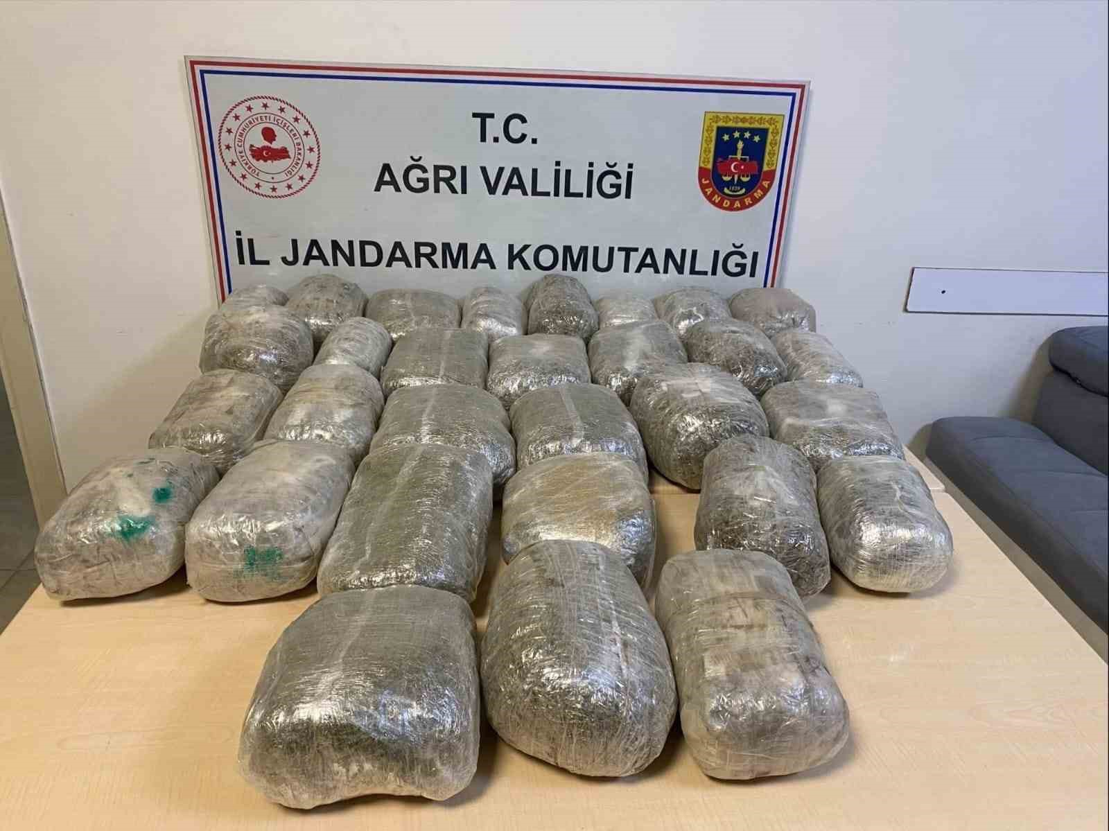 Ağrı’da 32 kilogram esrar ele geçirildi