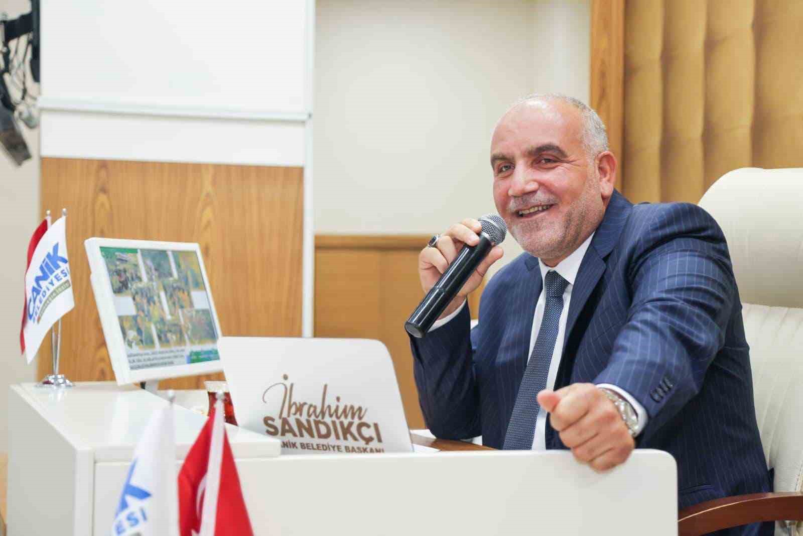 Başkan Sandık&ccedil;ı: "Ailelerimize 5 bin lira destek sağlıyoruz"
