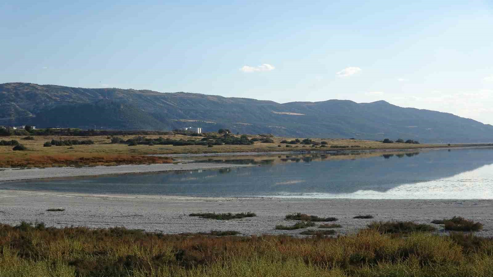 Suların çekildiği Burdur Gölü için imar uyarısı: "Deprem yaşandığında orada yapılan binaların ayakta durması mümkün değil"