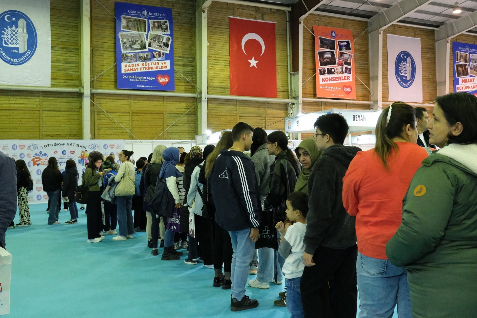 Çorum Kitap Fuarını 5 günde 100 binden fazla kişi ziyaret etti