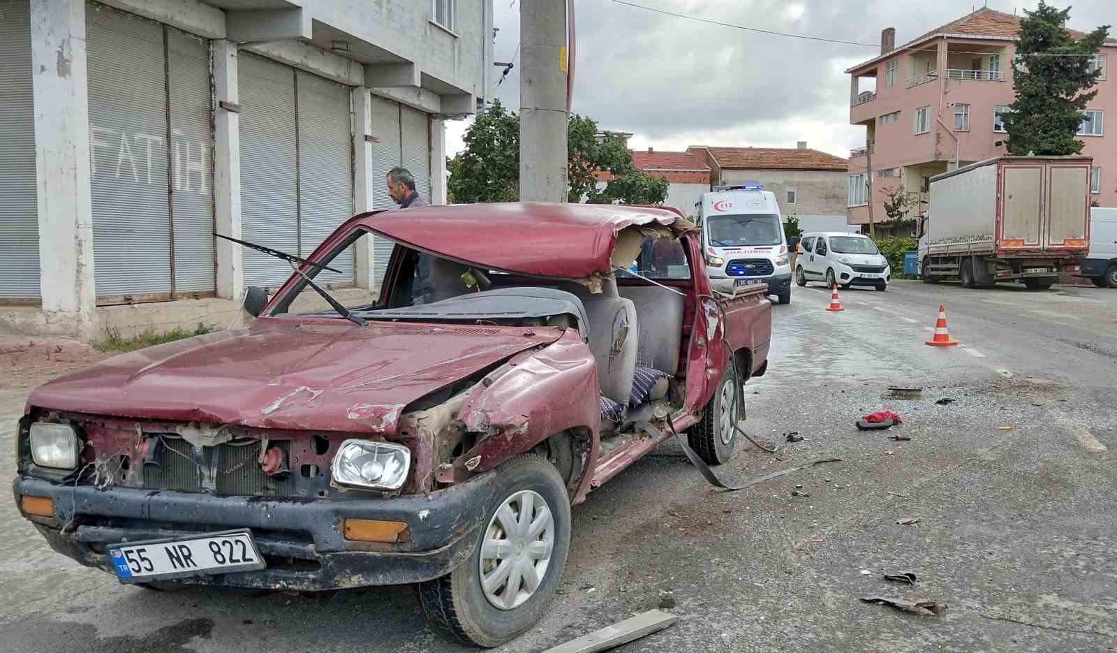 Bafra’da kamyon ile pikap çarpıştı: 1 yaralı