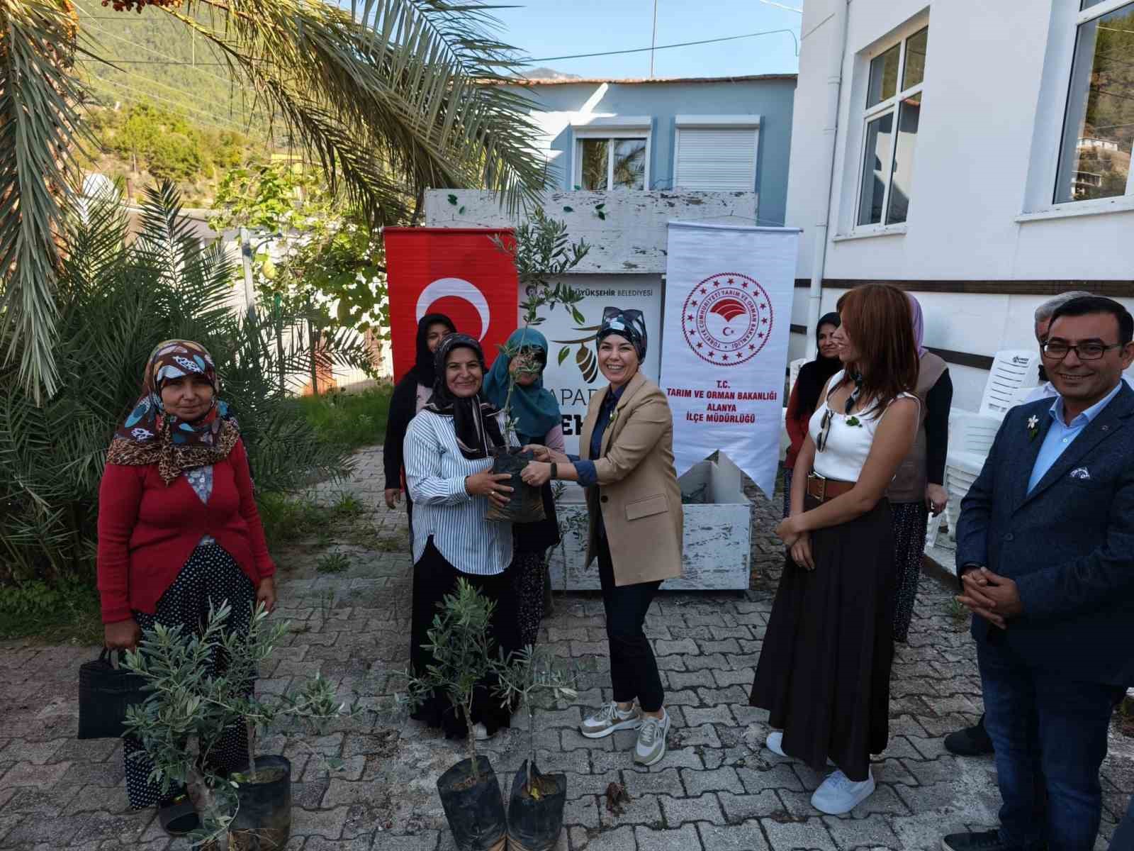Alanya&rsquo;da D&uuml;nya Kadın &Ccedil;ift&ccedil;iler G&uuml;n&uuml; kutlandı
