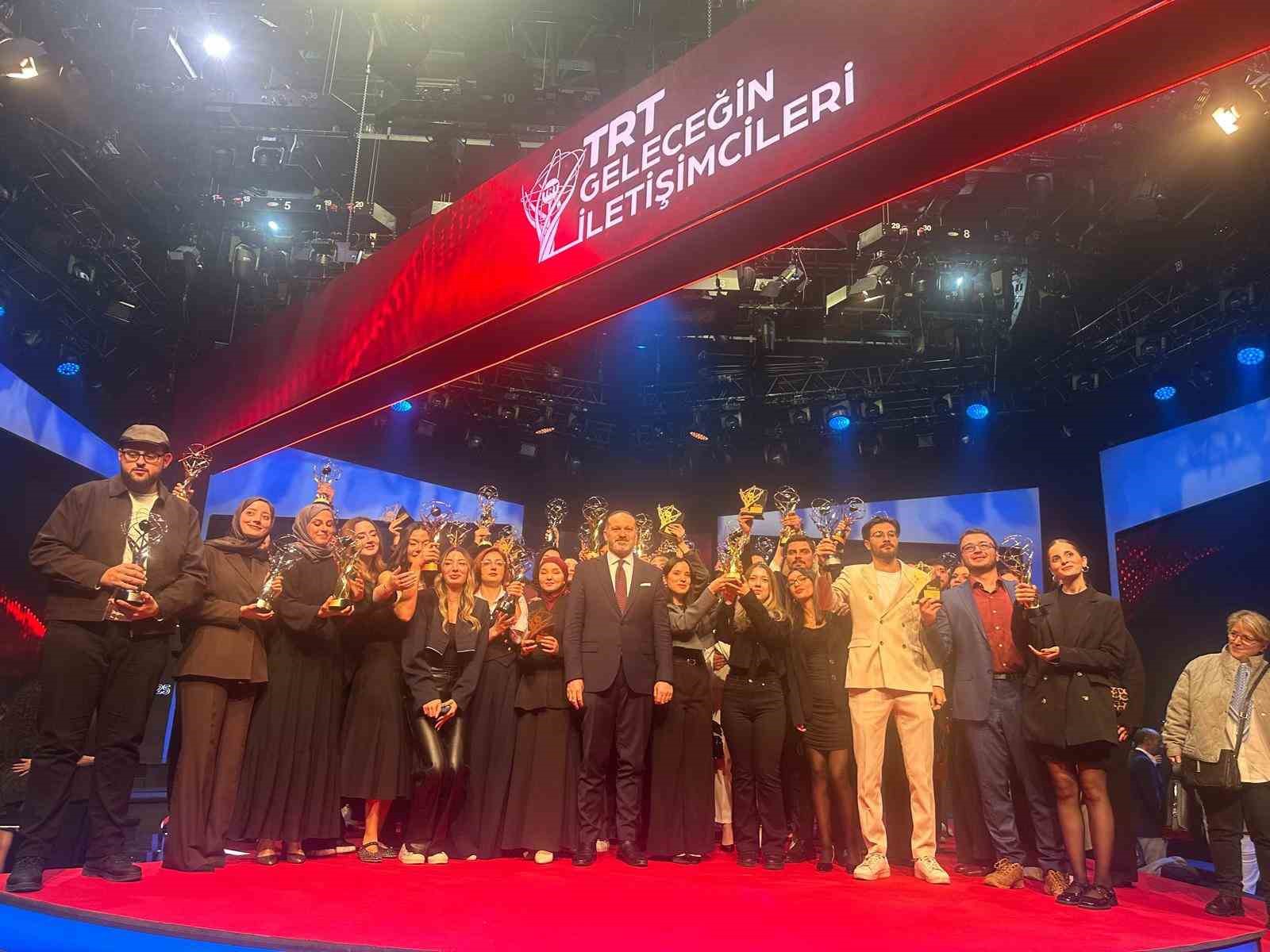 Anadolu Üniversitesi öğrencileri TRT Geleceğin İletişimcileri Yarışması’ndan ödüllerle döndü