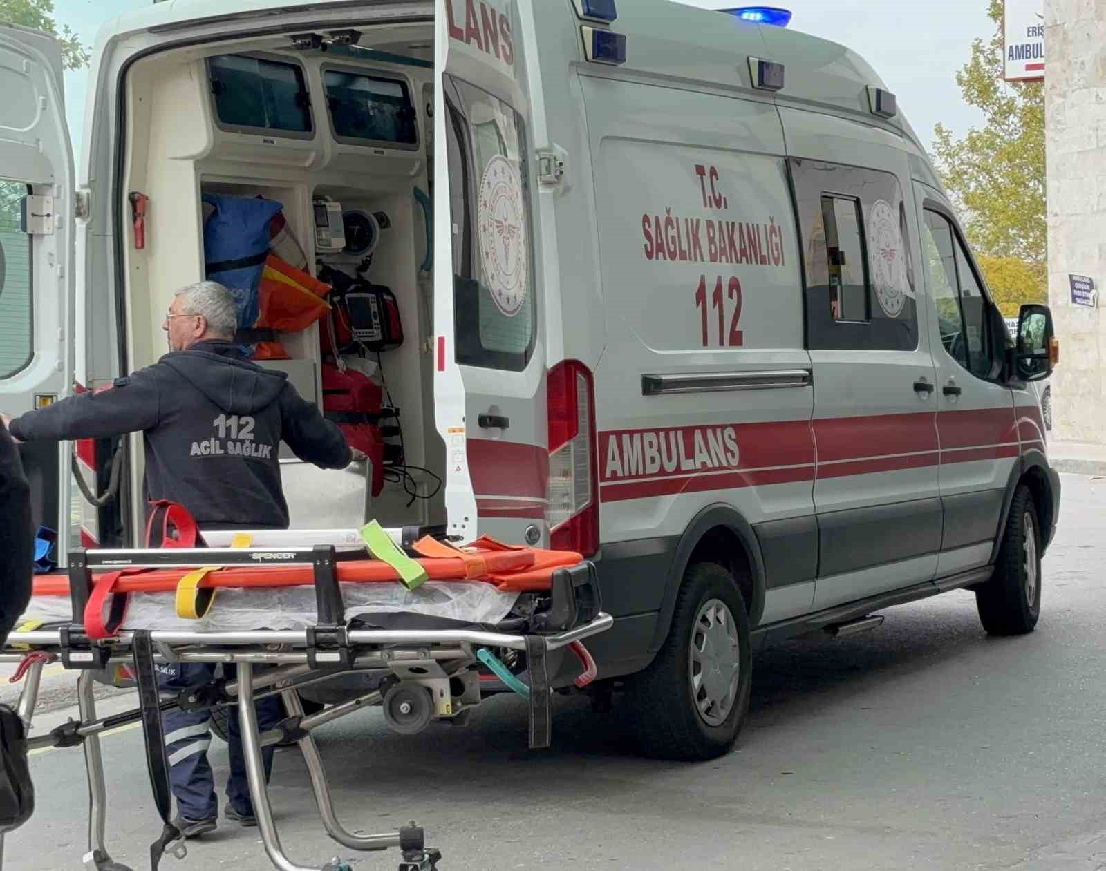 Edirne&rsquo;de 8&rsquo;inci kattan d&uuml;şen gen&ccedil; iş&ccedil;i ağır yaralandı
