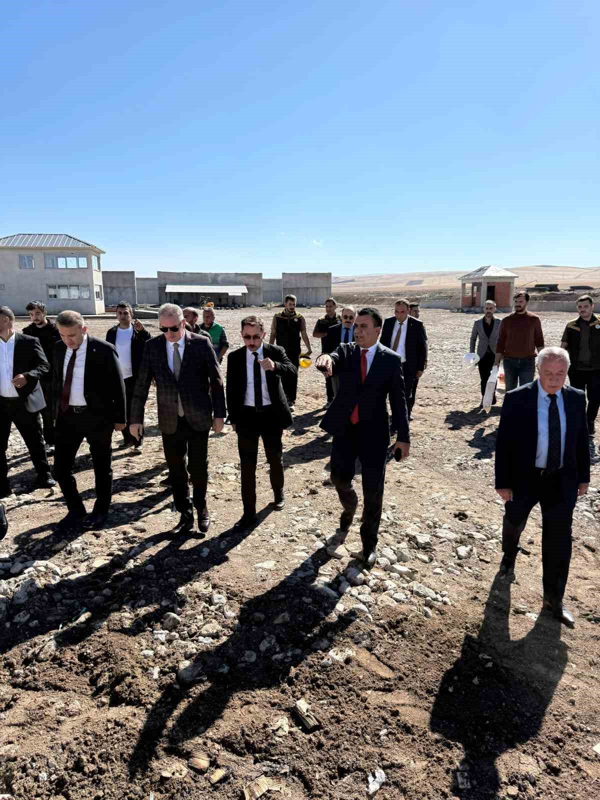 TMO Genel M&uuml;d&uuml;r&uuml; G&uuml;ldal, Malazgirt&rsquo;te incelemelerde bulundu
