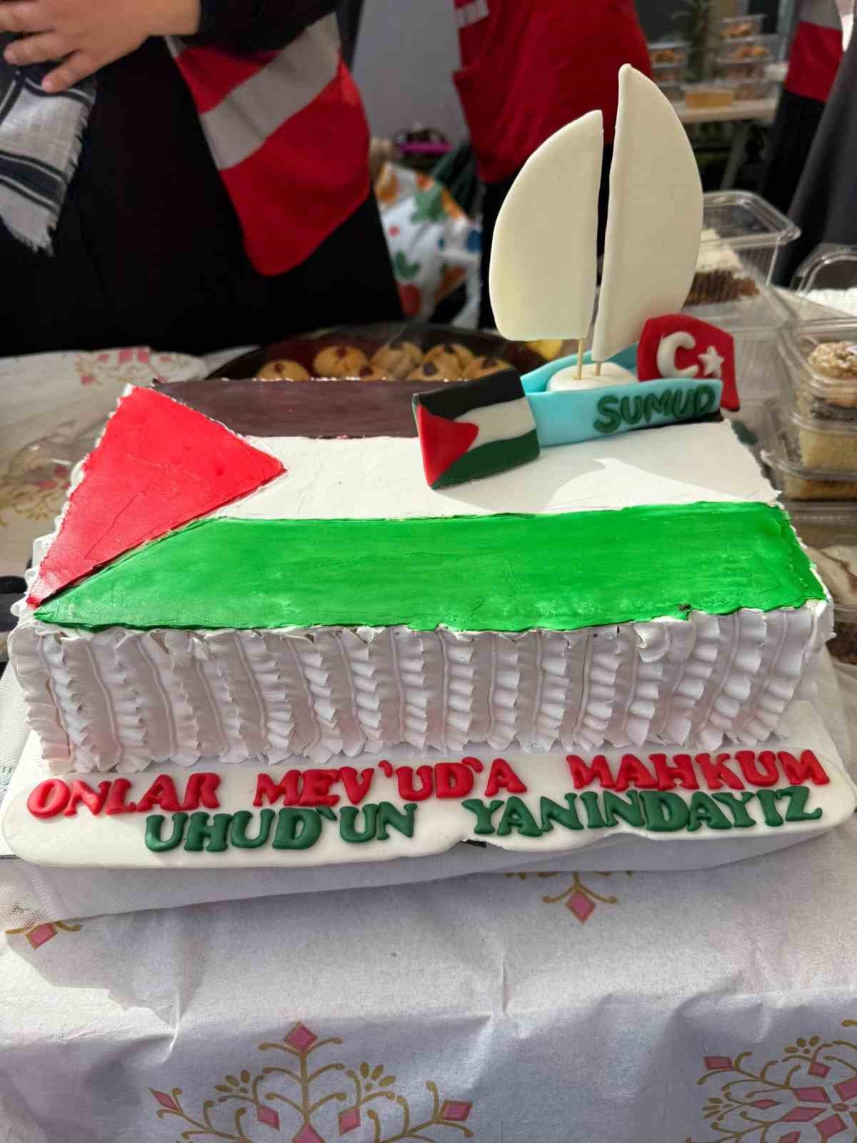 Filistin temalı pasta 6 bin TL’ye satıldı
