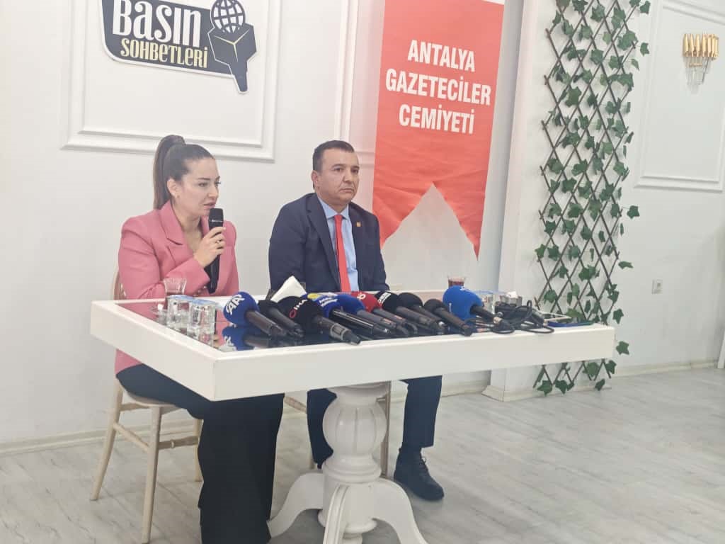 Antalya B&uuml;y&uuml;kşehir Belediye Başkanvekili &Ouml;zdemir: "Muhittin Başkan g&uuml;nden g&uuml;ne kilo veriyor, bağışıklığı&nbsp;d&uuml;ş&uuml;yor"
