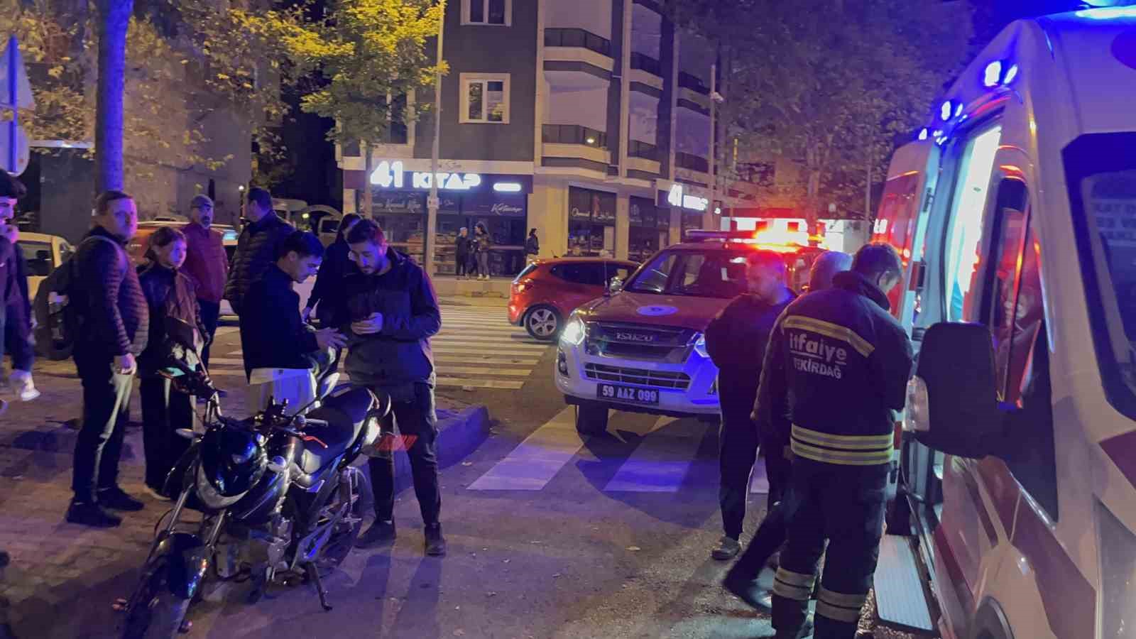 Kaza sonrası genç sürücünün ayağı motosikletin pedal demirine sıkıştı