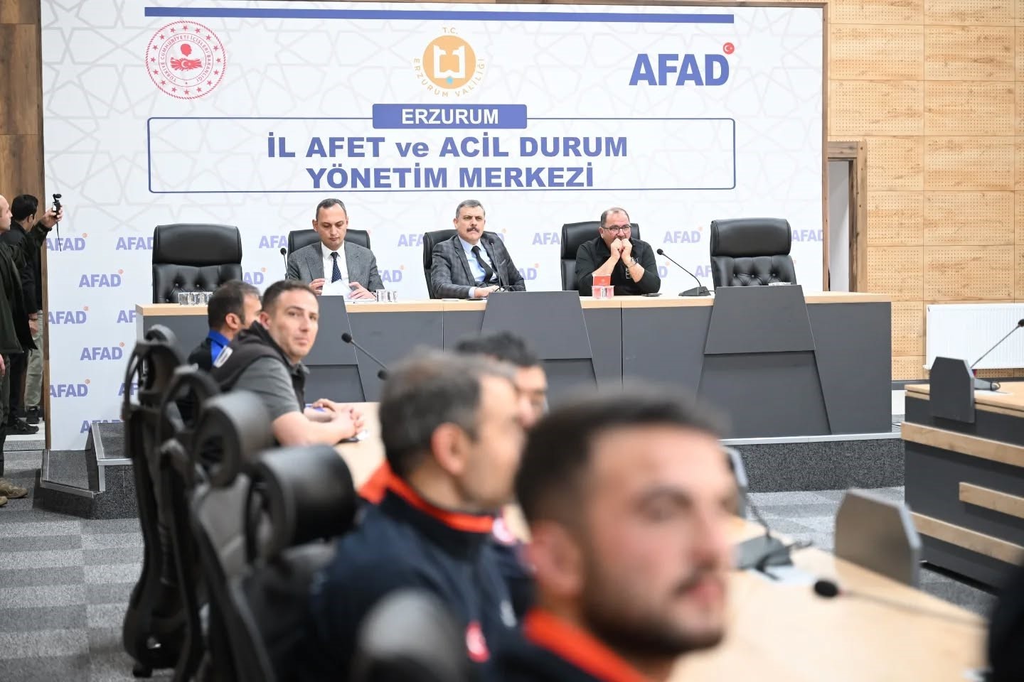 Vali &Ccedil;ift&ccedil;i; "Afetle m&uuml;cadelede daha g&uuml;&ccedil;l&uuml;y&uuml;z"
