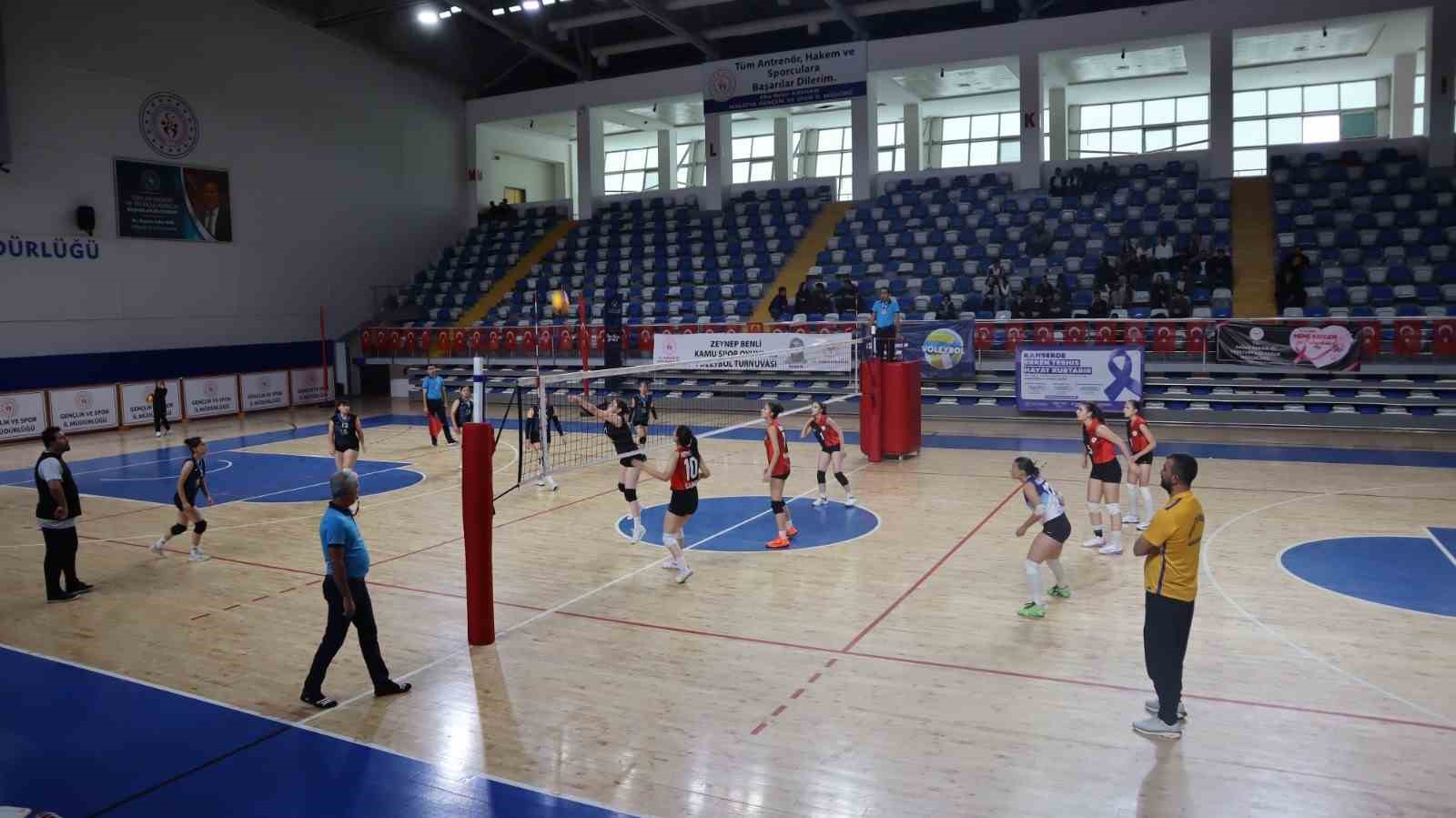 Malatya Voleybol, evinde fırtına gibi esti