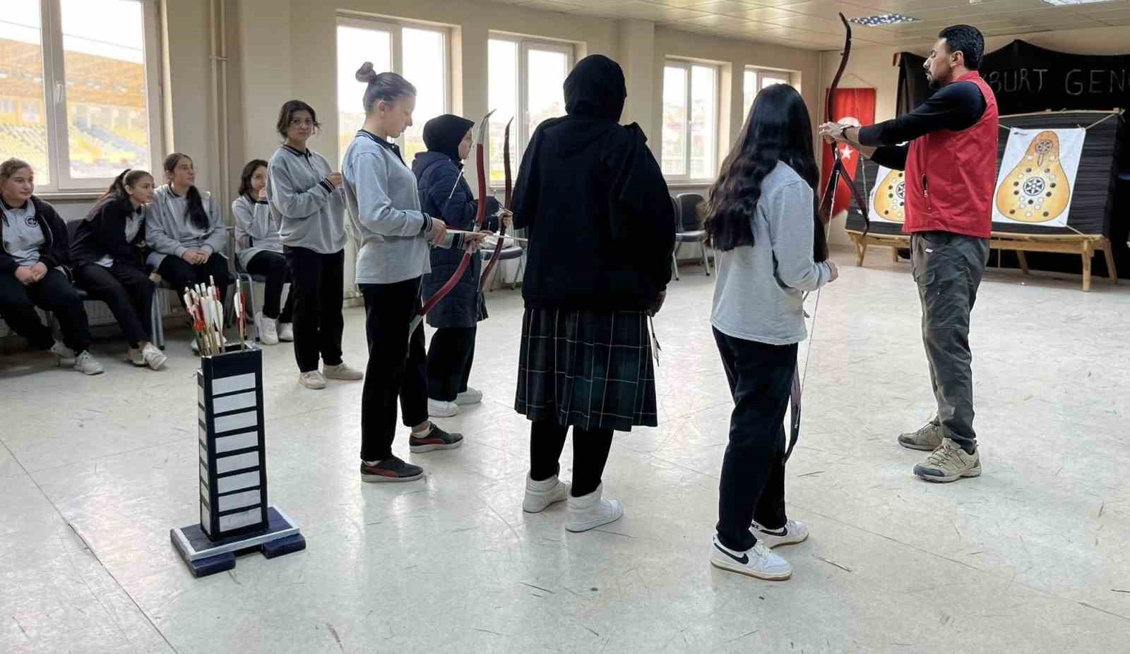 Bayburt’ta öğrenciler ’Okullar Merkezimde’ projesiyle keyifli bir gün geçirdi