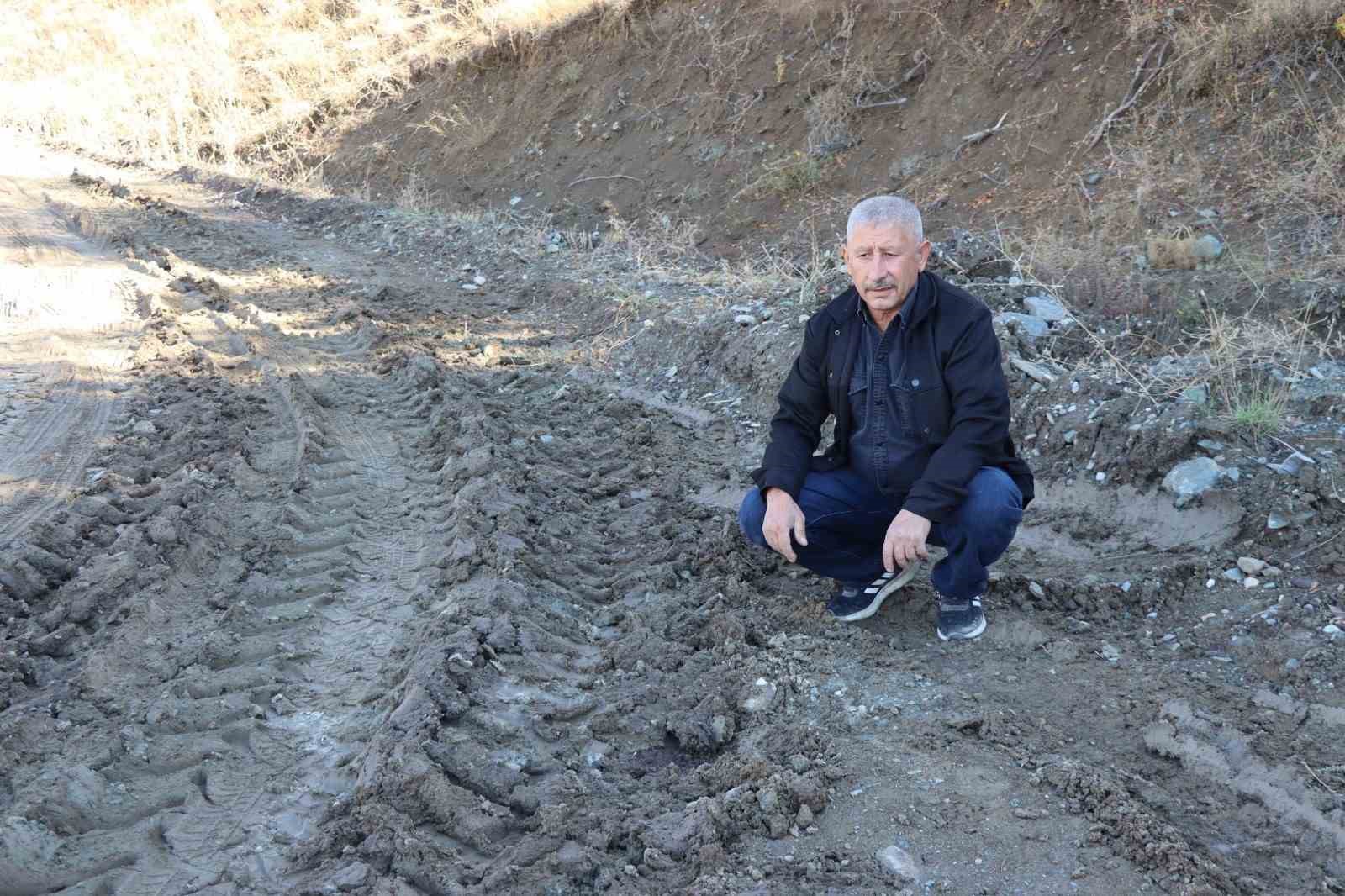 Köylüler yol çilesinin bitmesini istiyor