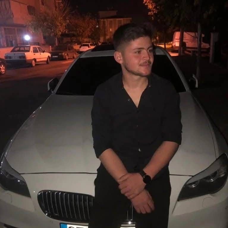 Gece kaza yapan iki gencin cenazesi sabah bulundu
