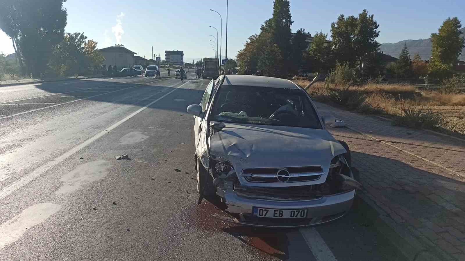 Konya&rsquo;da otomobiller &ccedil;arpıştı: 1 yaralı

