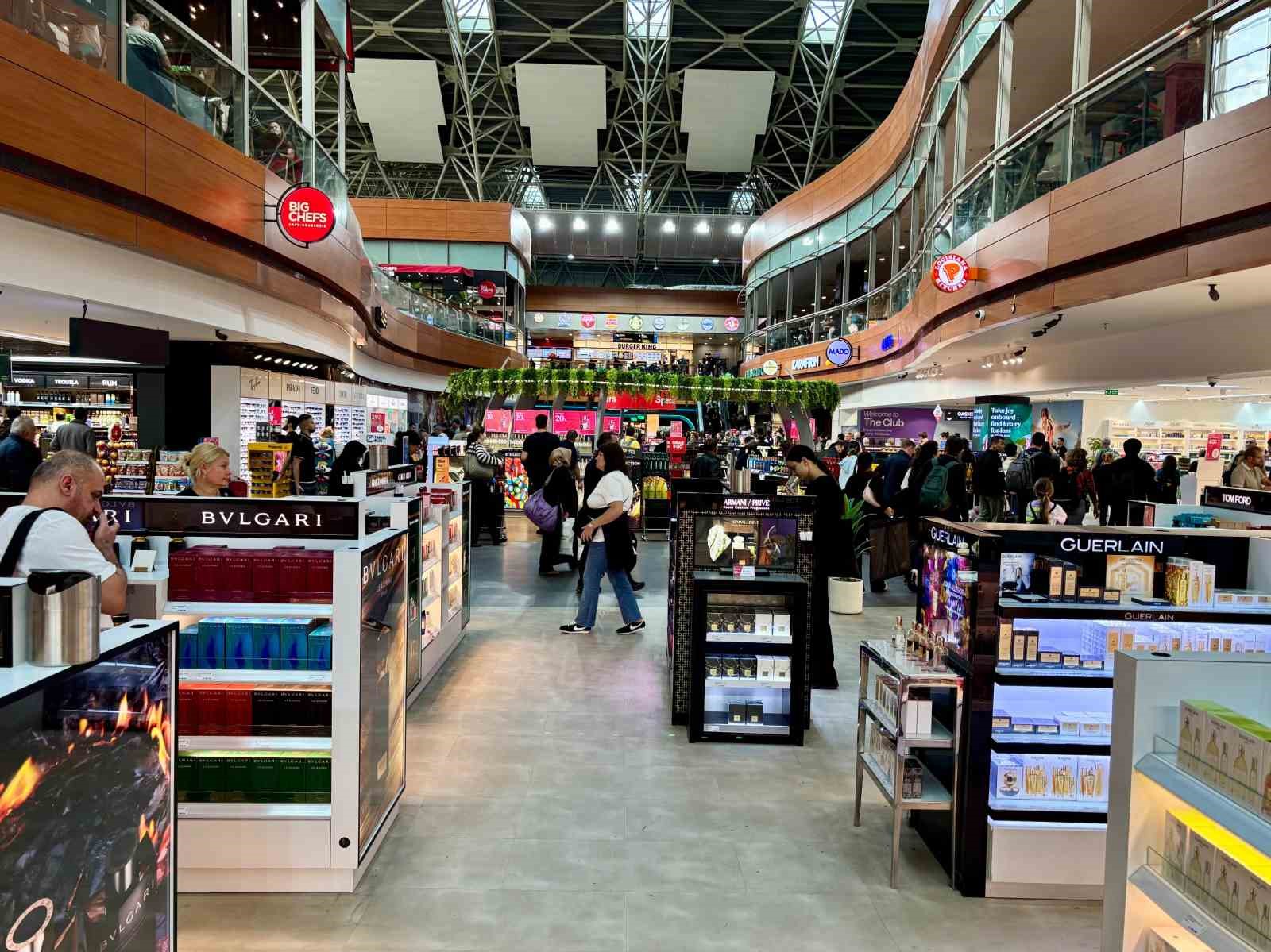 Sabiha G&ouml;k&ccedil;en Havalimanı&rsquo;nda &rsquo;duty free&rsquo; alışveriş deneyimi d&ouml;n&uuml;ş&uuml;yor
