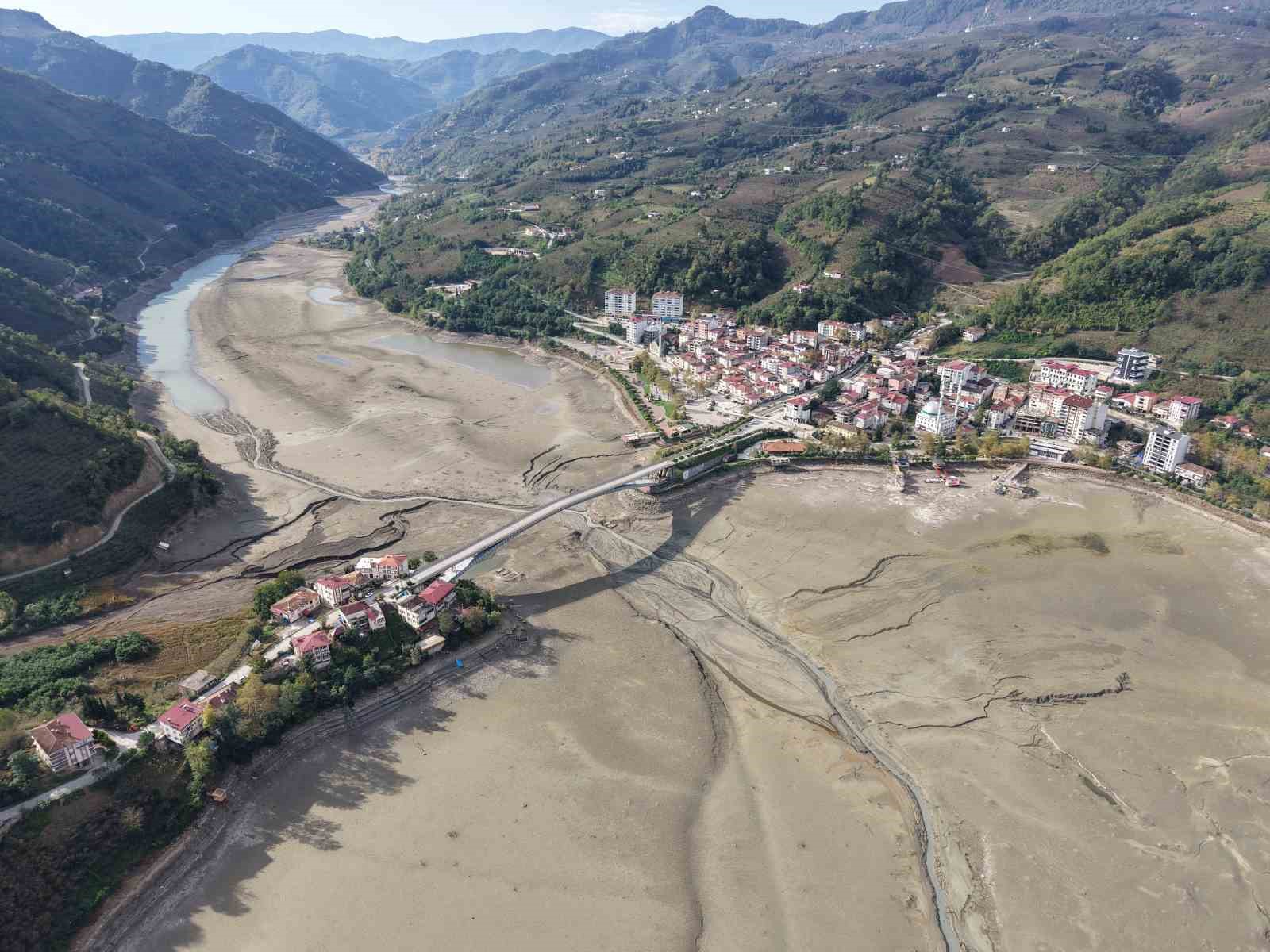 ‘Saklı Cennet’te sular çekildi, gerçekler ortaya çıktı: &quot;Sığ göl, ölü toprak, sönük ilçe&quot;