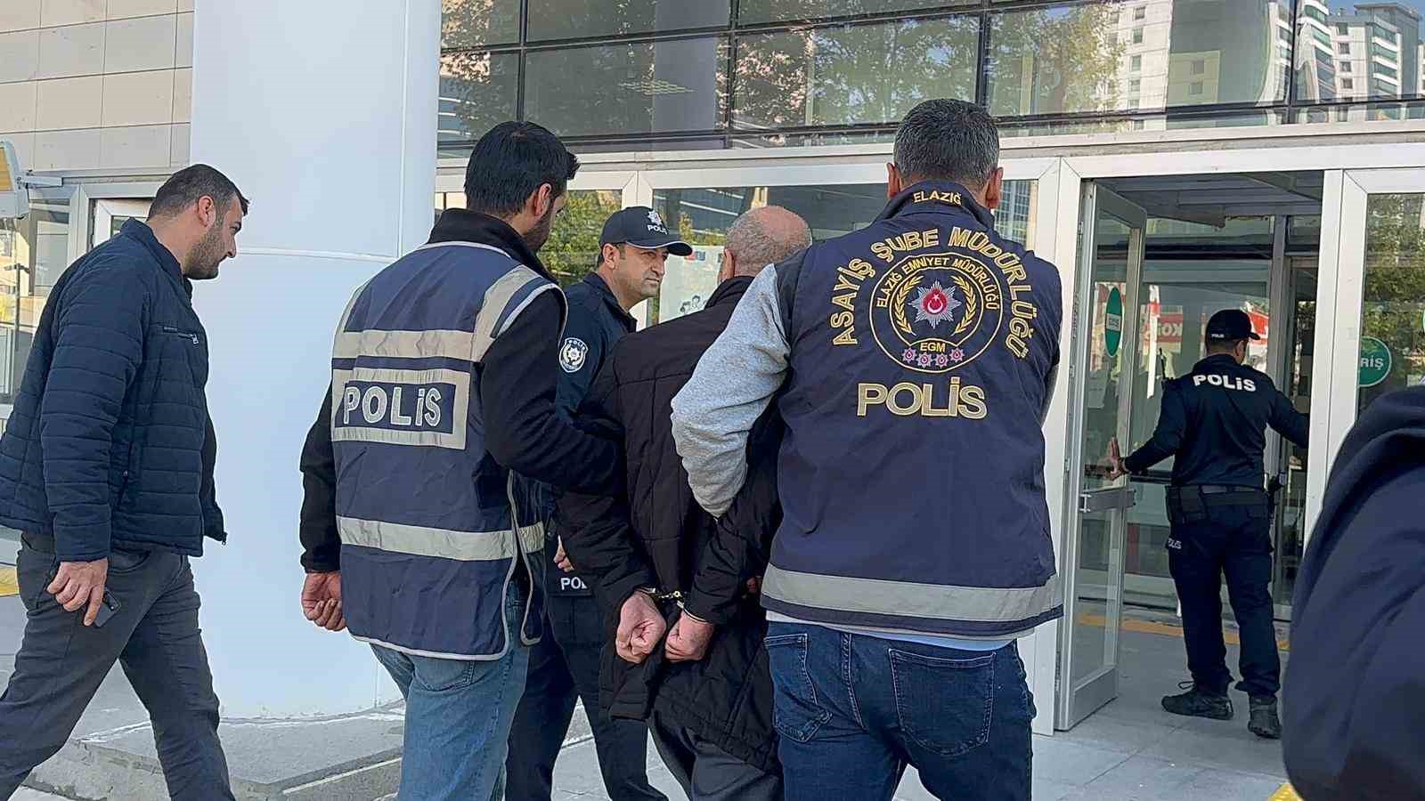 Elazığ&rsquo;da gazeteciye silahlı saldırıda bulunan ş&uuml;pheli adliyeye sevk edildi
