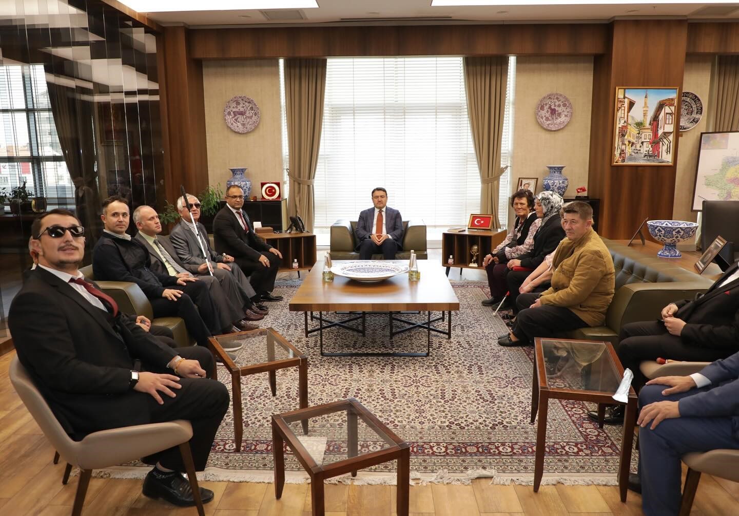 Vali Işın: "Engelli vatandaşlarımızın yaşamını daha da kolaylaştırmalıyız"