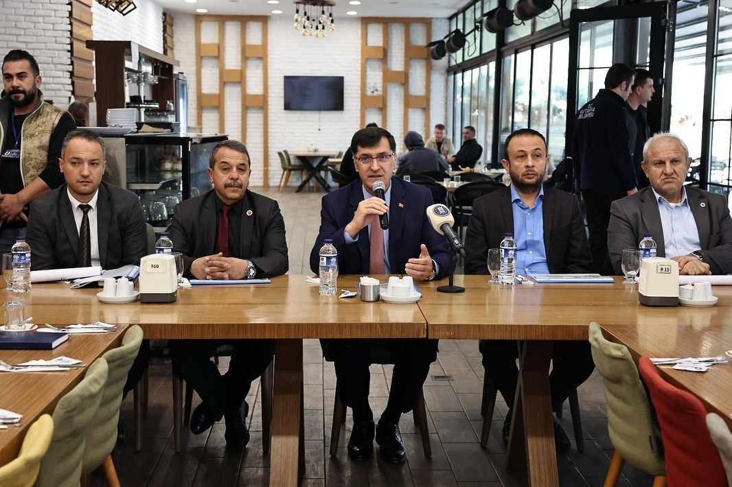 Başkan Kahveci, muhtarlarla bir araya geldi
