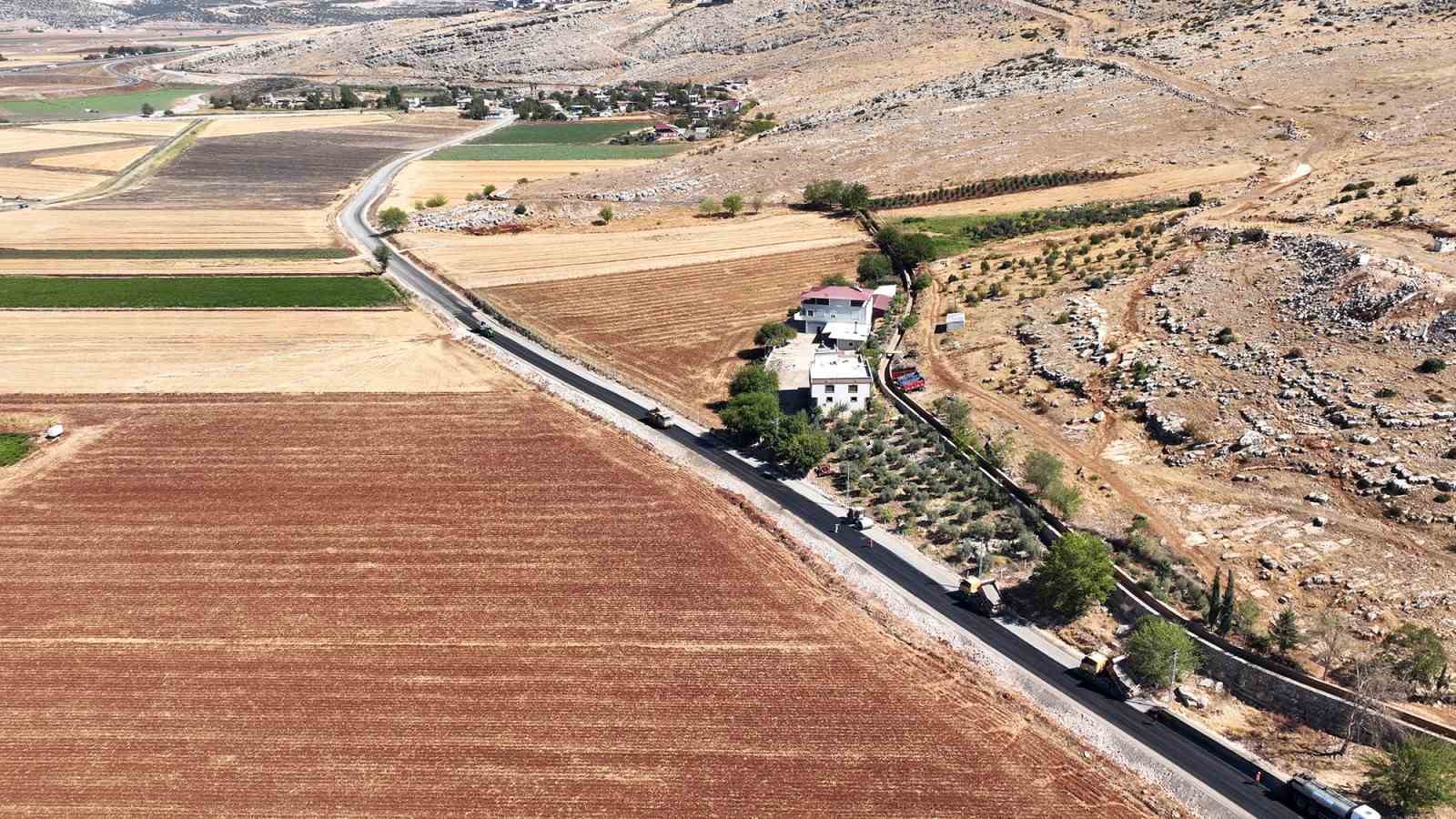 Kahramanmaraş Büyükşehir’den Andırın ve Pazarcık ilçelerine yol yatırımları