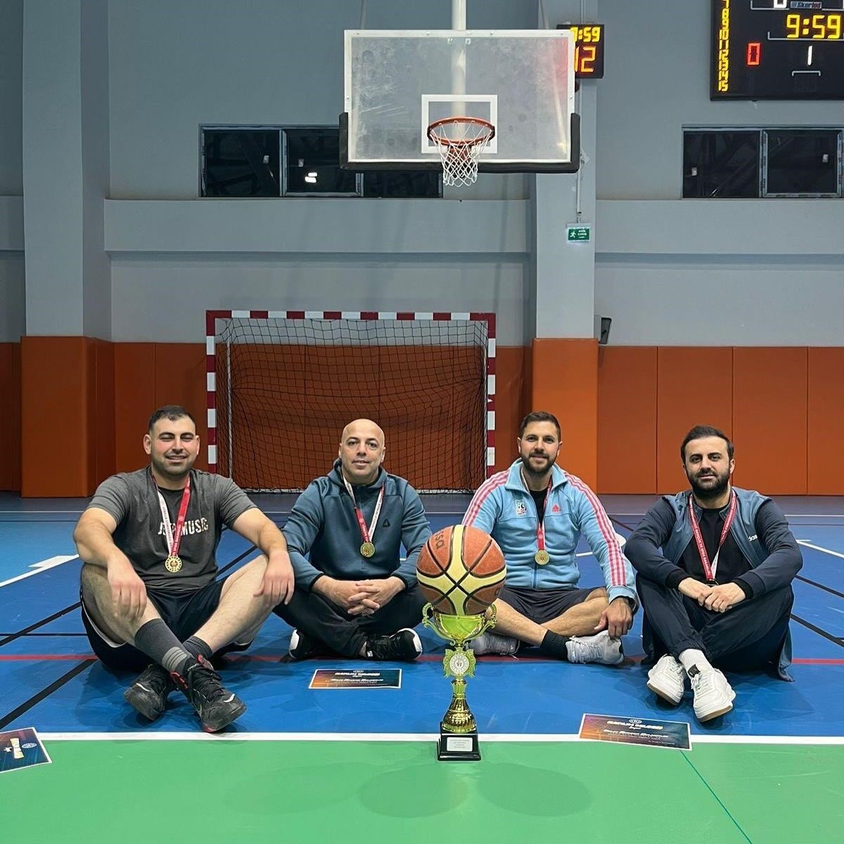 Altıntaş MEM takımı kurumlararası basketbol turnuvasında Kütahya birincisi
