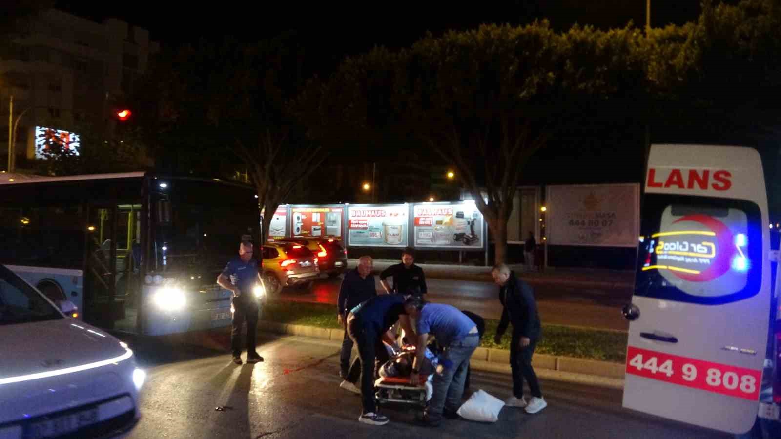 Antalya&rsquo;da halk otob&uuml;s&uuml;n&uuml;n &ccedil;arptığı yaya yaralandı
