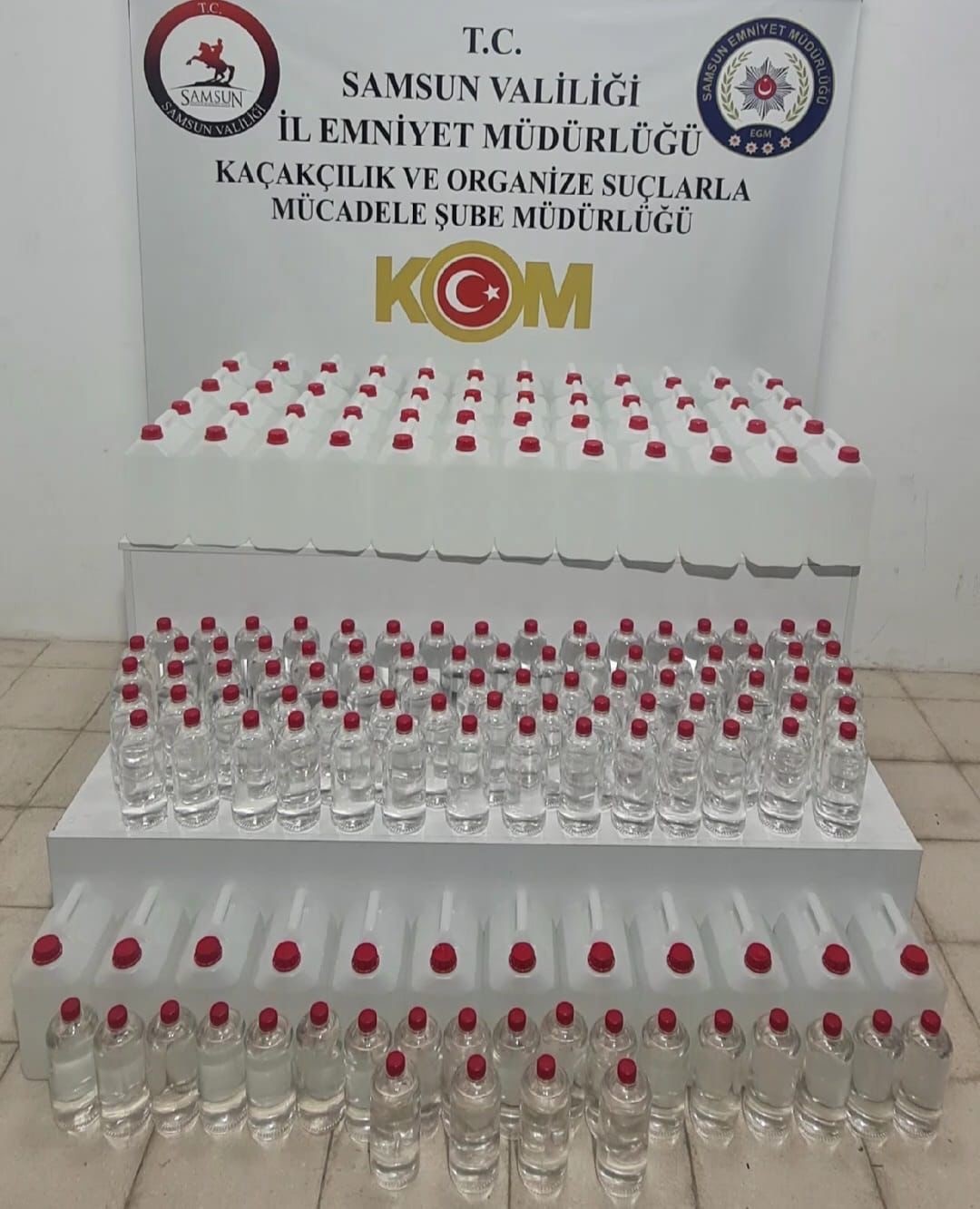 Samsun&rsquo;da sahte i&ccedil;ki operasyonu: 445 litre etil alkol ele ge&ccedil;irildi
