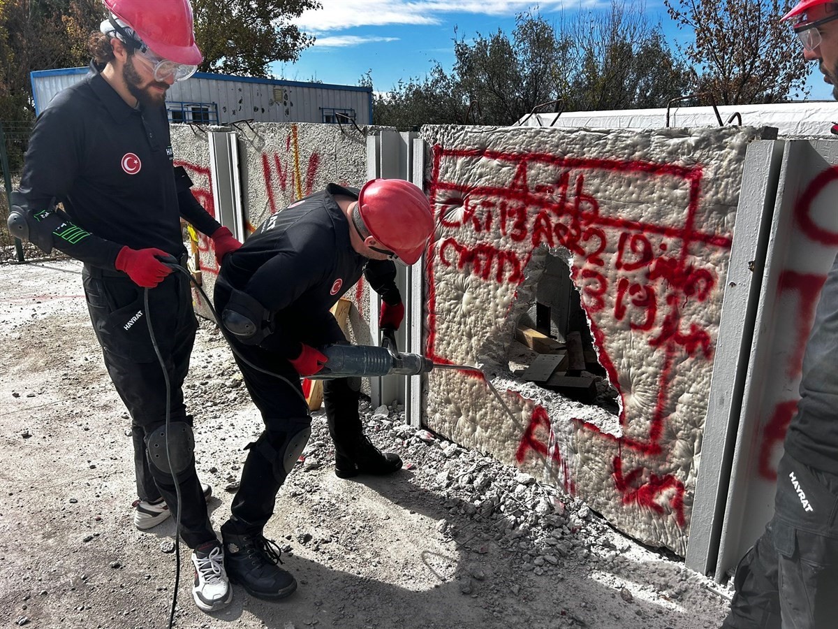 Tekirdağ&rsquo;da AFAD ekiplerinden kentsel arama kurtarma eğitimi
