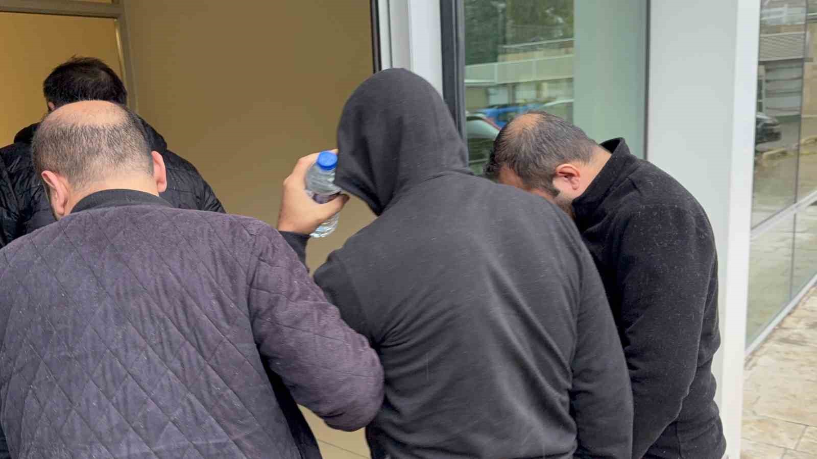 FET&Ouml;&rsquo;den g&ouml;zaltına alınan 2 kişi adliyeye sevk edildi
