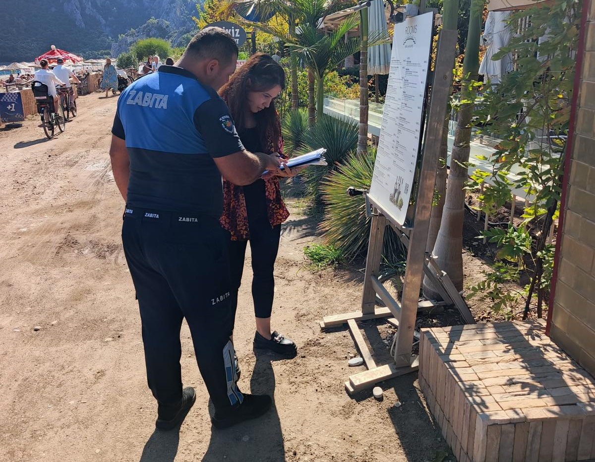 Kemer’de zabıtandan restoranlara denetim