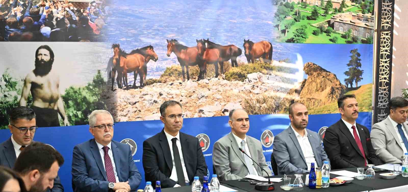 Manisalı gen&ccedil;lere sunulan hizmetler anlatıldı
