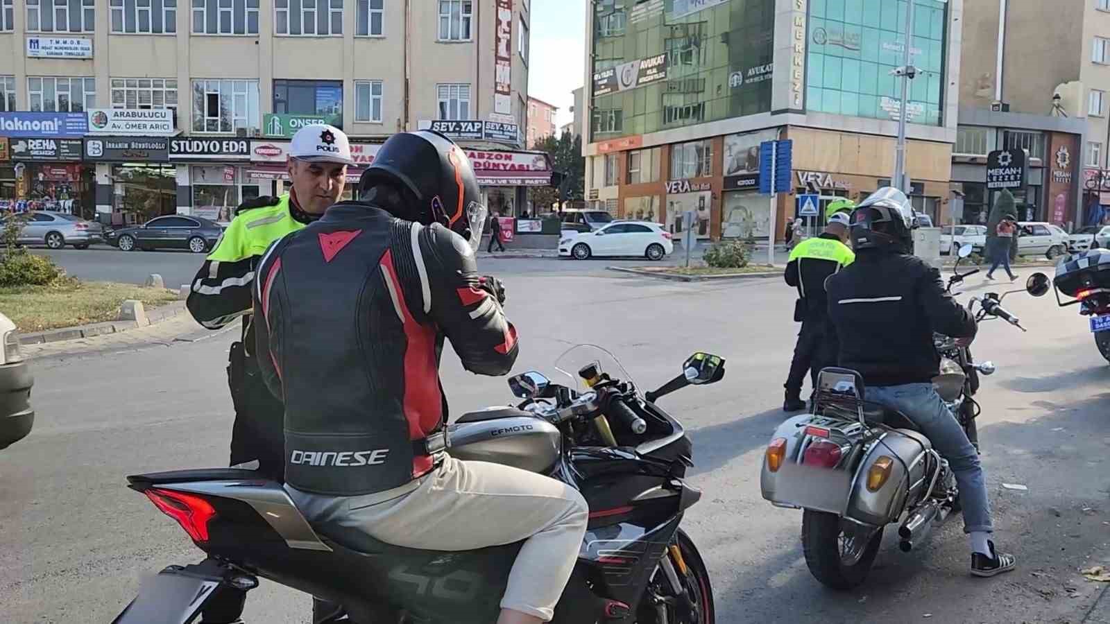 Karaman&rsquo;da motosiklet denetimlerinde 159 s&uuml;r&uuml;c&uuml;ye ceza kesildi
