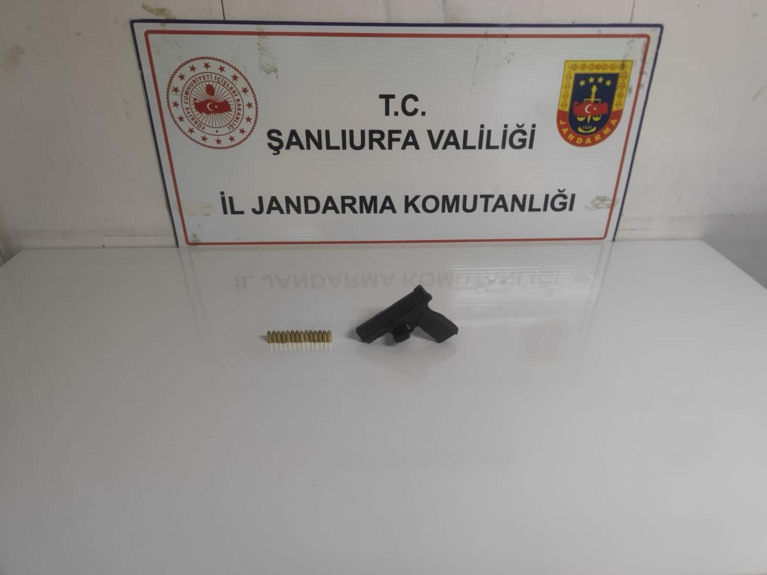 Şanlıurfa&rsquo;da ruhsatsız 3 silah ele ge&ccedil;irildi
