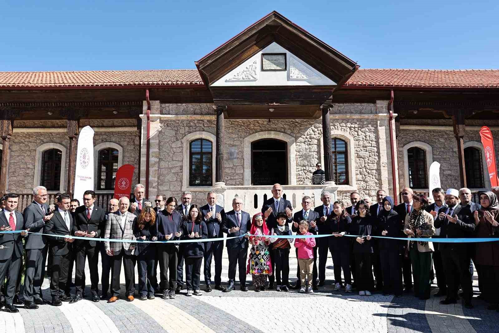Cuntacılar cezaevine d&ouml;n&uuml;şt&uuml;rm&uuml;şt&uuml;, Numan Efendi K&uuml;t&uuml;phanesi olarak hizmete a&ccedil;ıldı
