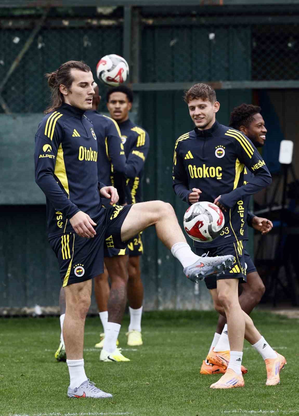 Fenerbahçe’de Başkan Saran idmanı takip etti

