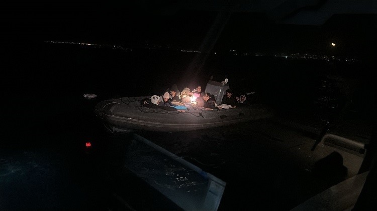 Bodrum&rsquo;da 24 d&uuml;zensiz g&ouml;&ccedil;men yakalandı, 19&rsquo;u kurtarıldı
