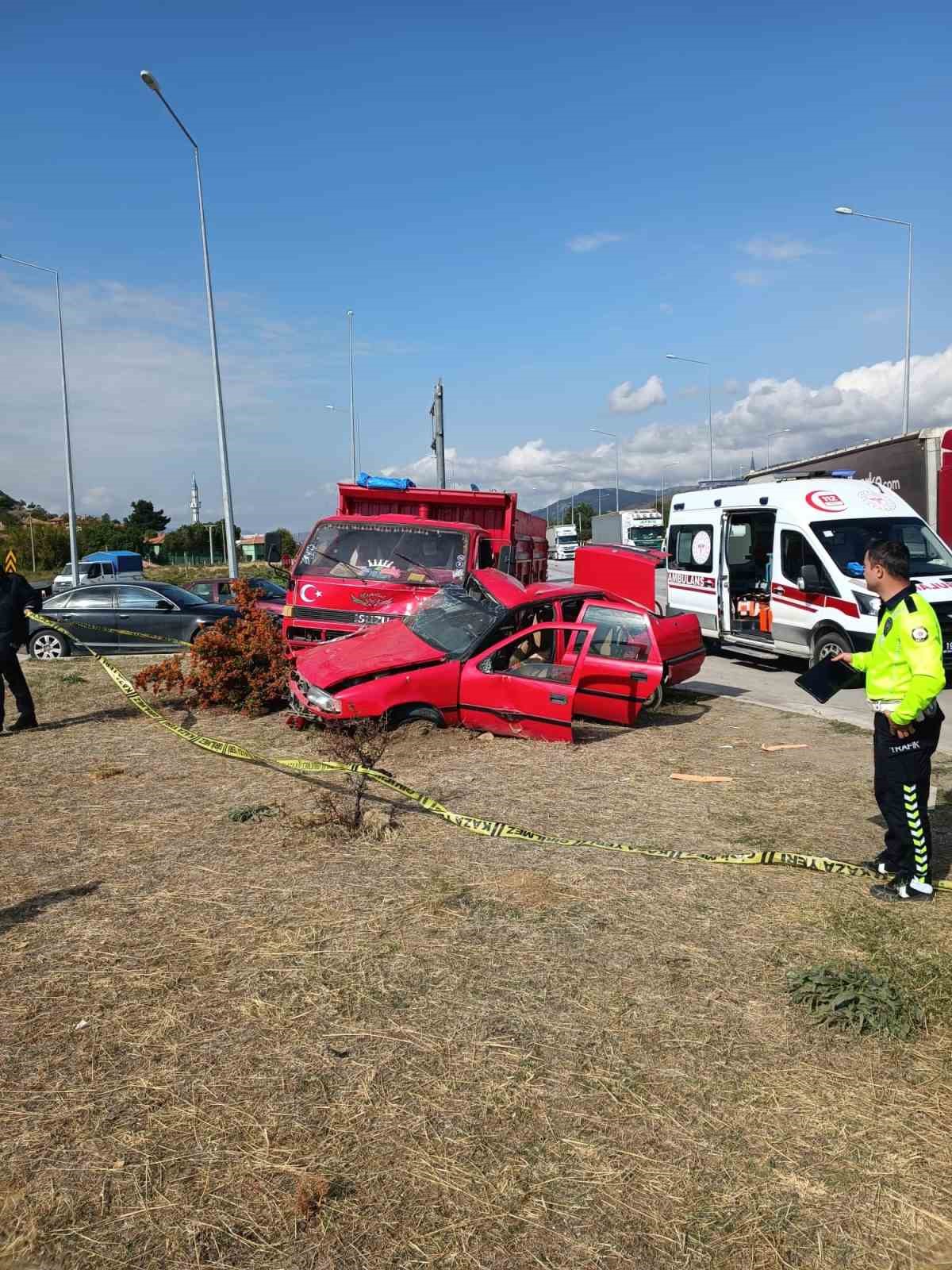 Çorum’da otomobille kamyonet çarpıştı: 1 ölü