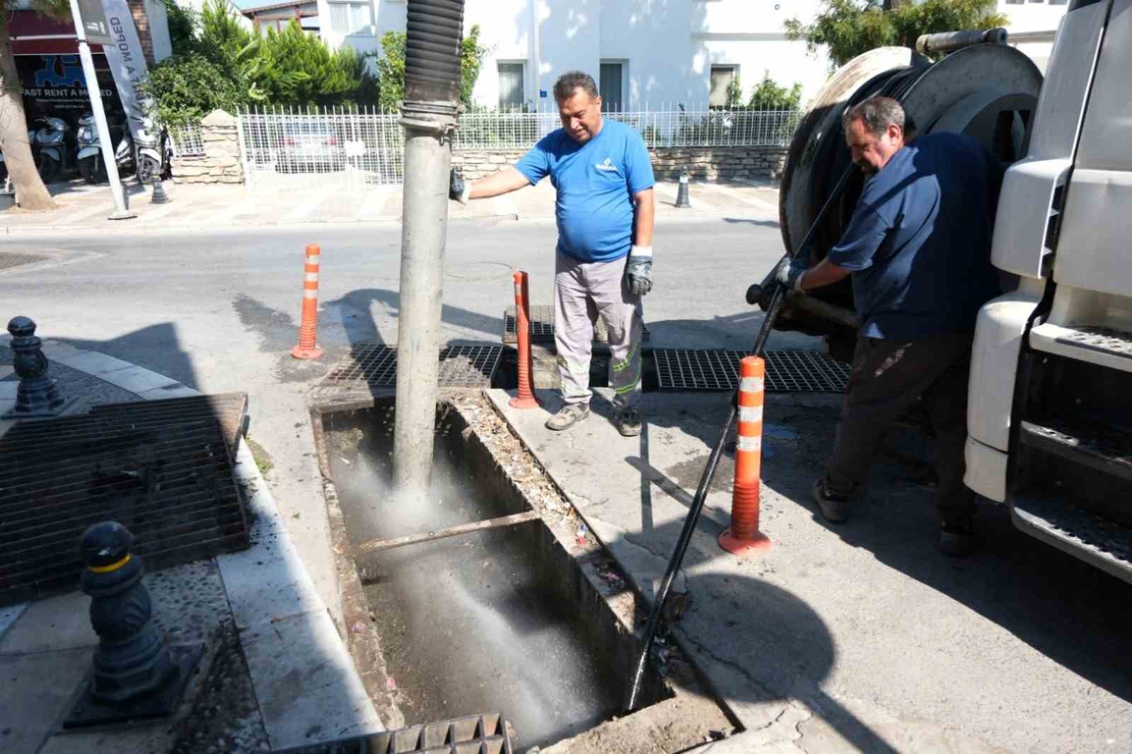 Bodrum’da mazgal ve yağmur suyu hattı temizliği sürüyor