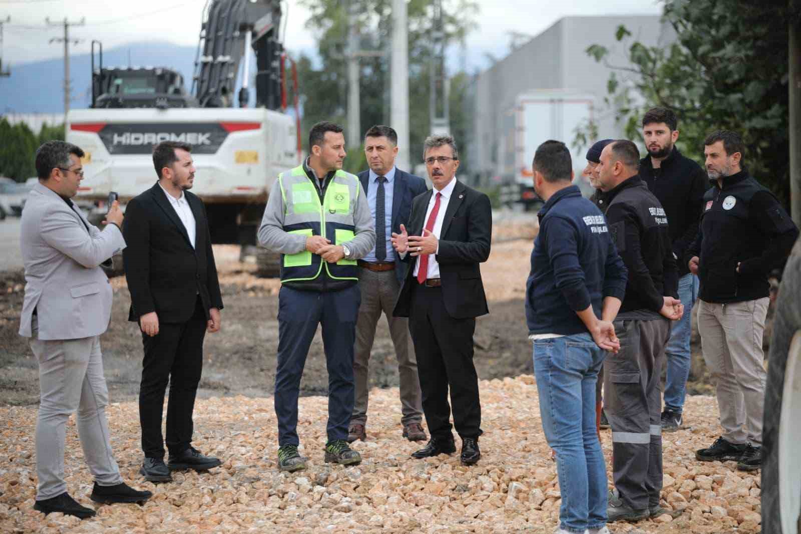 Erenler&rsquo;e yıl sonuna kadar 30 bin ton asfalt atılacak
