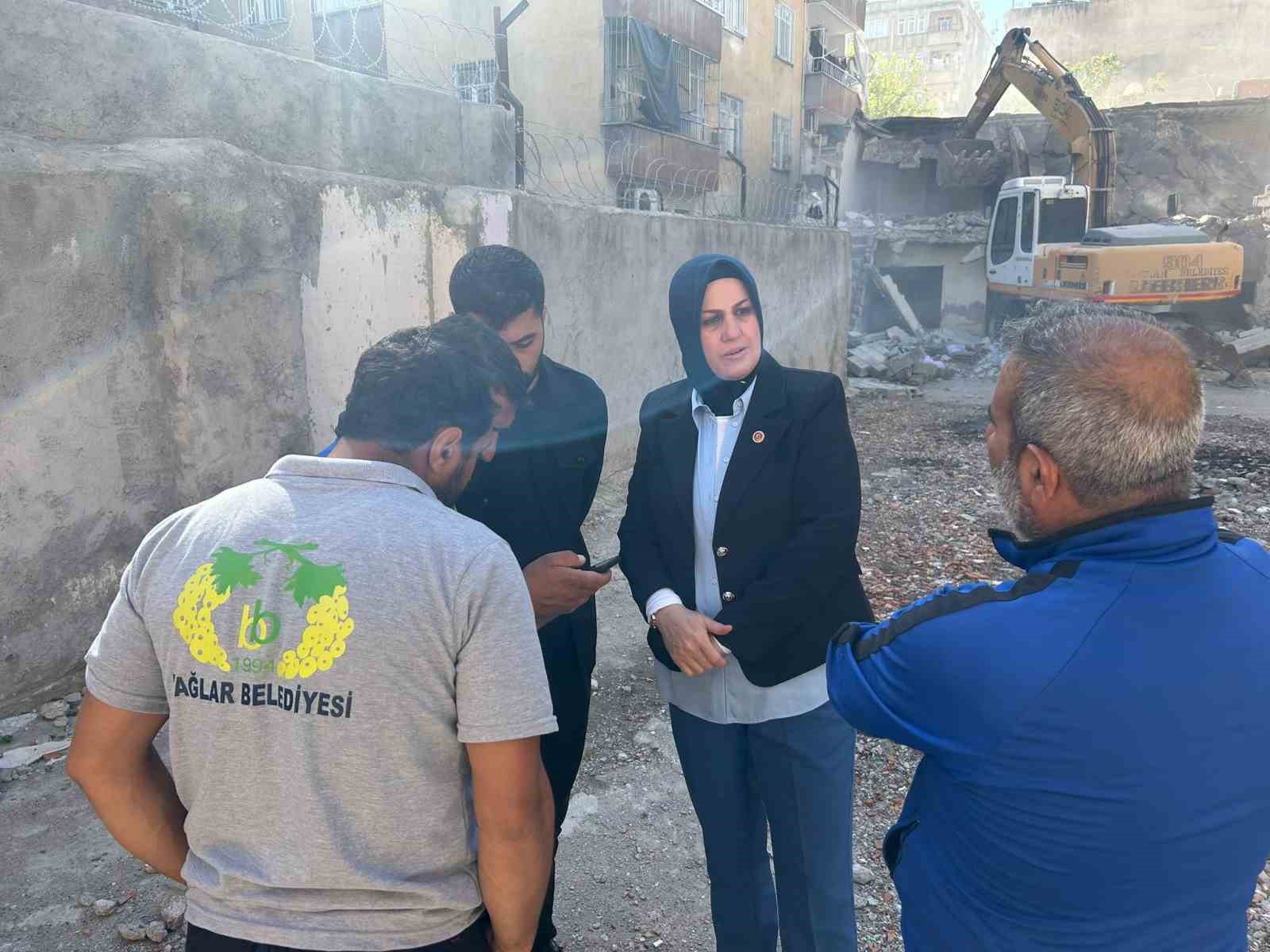 Diyarbakır’da metruk binalar yıkılıyor