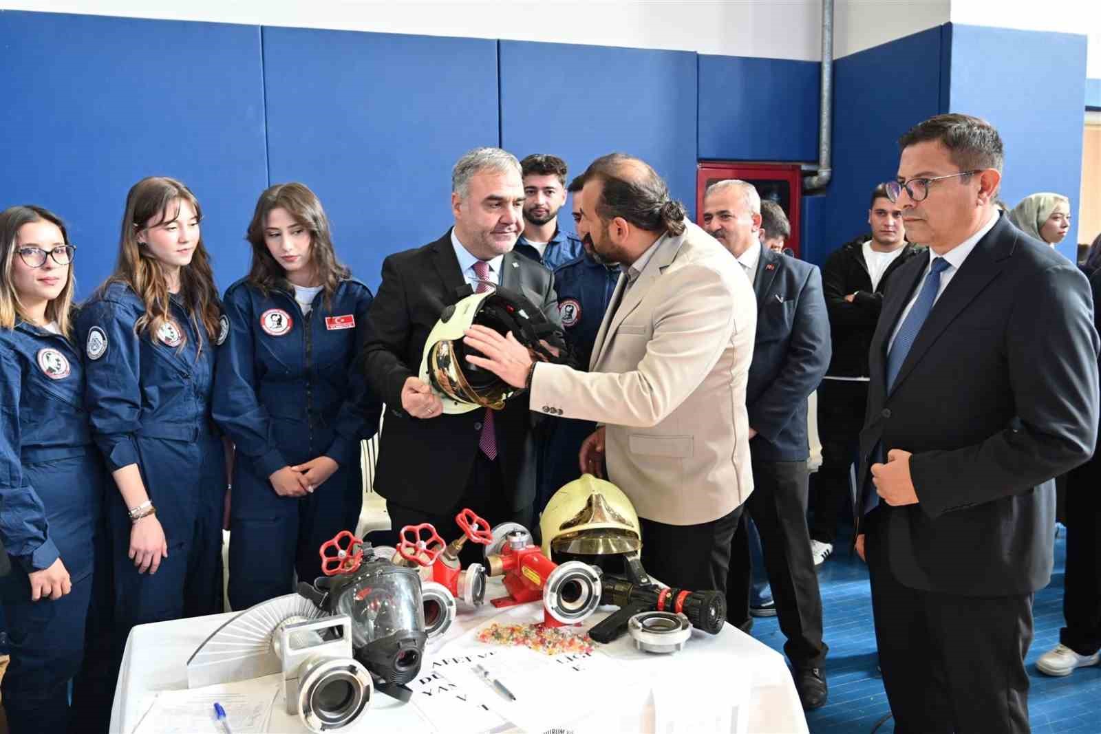 ÇAKÜ’de ‘topluluk tanıtım gününe’ yoğun ilgi