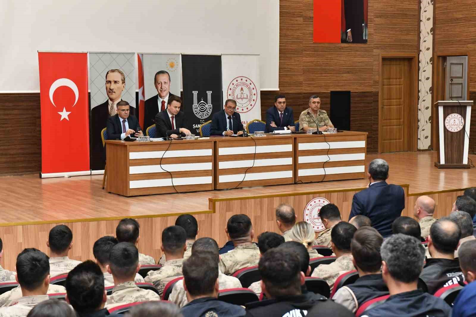 Şanlıurfa’da "Okul ve Okul Çevresi Güvenliği" değerlendirme toplantısı